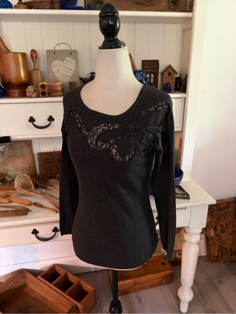 Leo & Ugo Women’s Dark Gray Embroidered Sweater